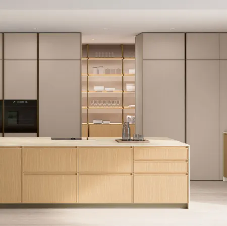 Cucina Moderna con isola Sakura 02 in Rovere e laccato Alabastro di Veneta Cucine