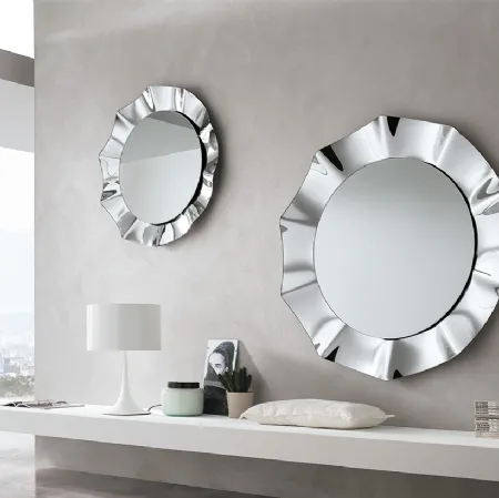 Specchiera Atum con cornice in vetro curvato di Target Point