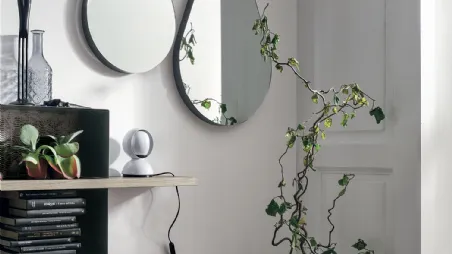Specchiere a forma di goccia con cornice in metallo verniciato Drops di Target Point