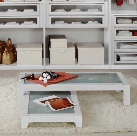 Tavolino Iride line con top in vetro e struttura in legno laccato bianco di Fratelli Elli