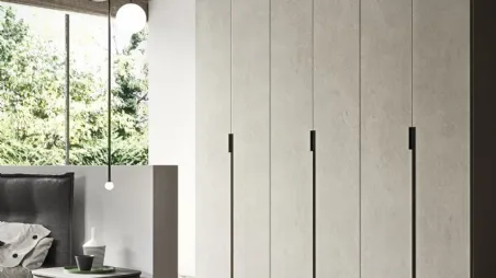 Armadio con ante battenti in finitura gesso Master di Mab