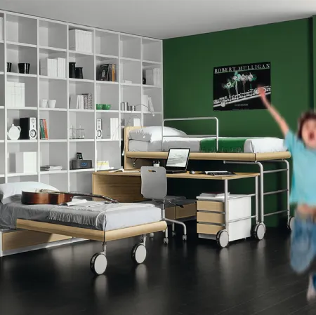 Cameretta salvaspazio Camere composizione 01 in laccato e legno con letto e scrivania scorrevoli di Fratelli Elli