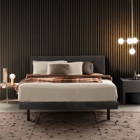 Letto in tessuto con testiera Beta di Pianca