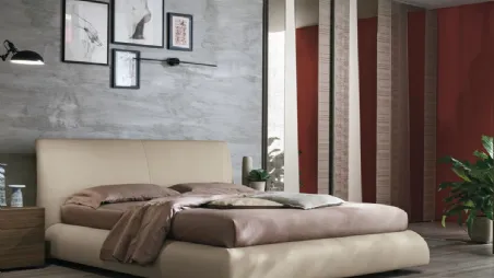 Letto in ecopelle con testiera Eros di Tomasella