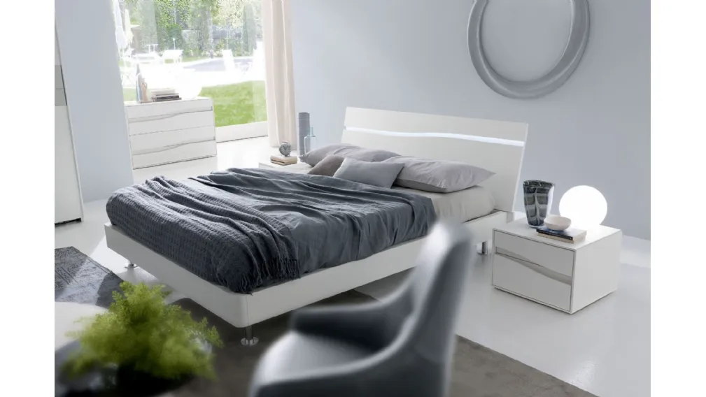 Letto con testiera con luce a led in finitura bianco poro aperto Infinity Onda di S75