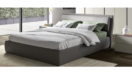 Letto in ecopelle con testiera con cuscino poggiatesta Drive di Mab
