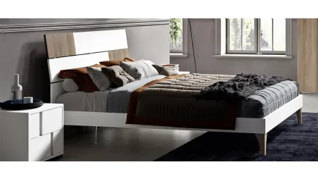 Letto in legno e laccato bianco opaco con testiera Tag di Mab