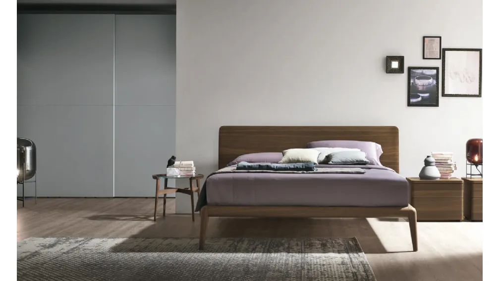 Letto Prado con testata in legno rovere termocotto di Tomasella