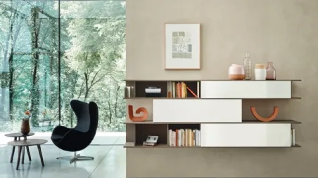 Libreria sospesa Lampo L6C13 in vetro lucido e impiallacciato Rovere di Sangiacomo