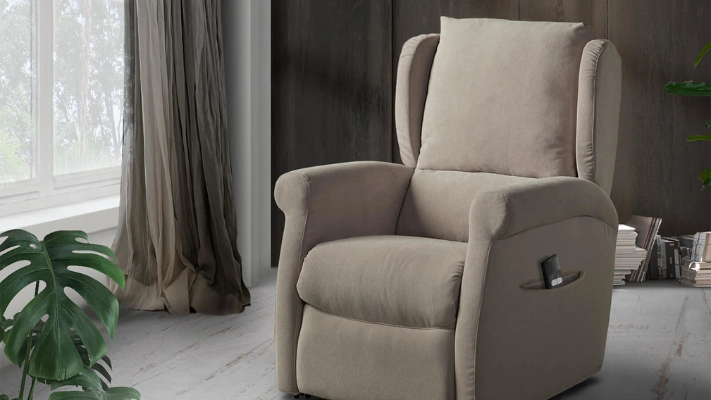 Poltrona relax in tessuto antimacchia con sistema lift alzapersona e regolazione motorizzata Multipla di Vitarelax