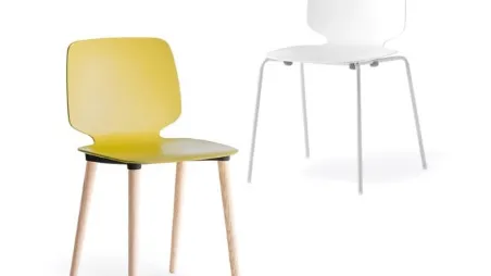 Sedia con gambe in legno o acciaio e scocca in tecnopolimero Babila di Veneta Cucine