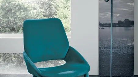 Sedia Portland interamente rivestita in morbida microfibra effetto velluto di Target Point