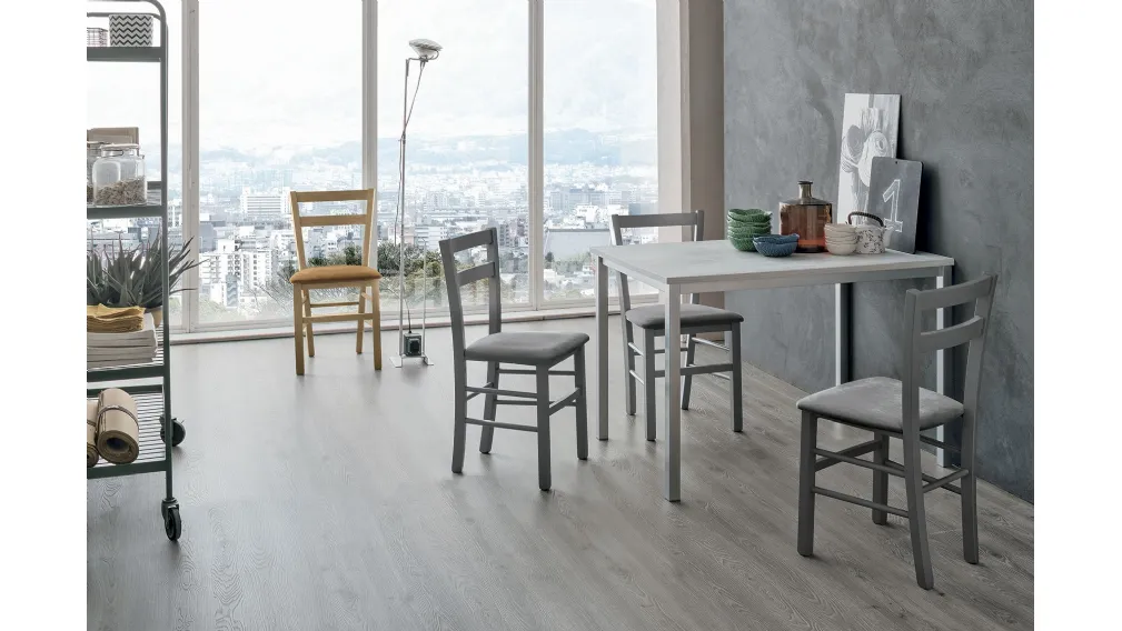 Sedia Salvador con struttura in legno verniciato e seduta in morbida microfibra effetto velluto di Target Point