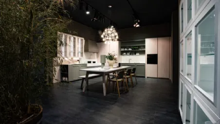 Cucina Classica angolare in legno finitura Canapa e Grigio Londra Maestrale M10 di Scandola