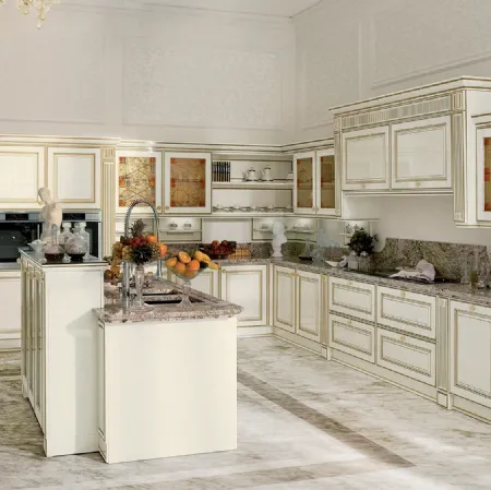 Cucina Classica con isola Mirabeau in laccato Chantilly di Veneta Cucine