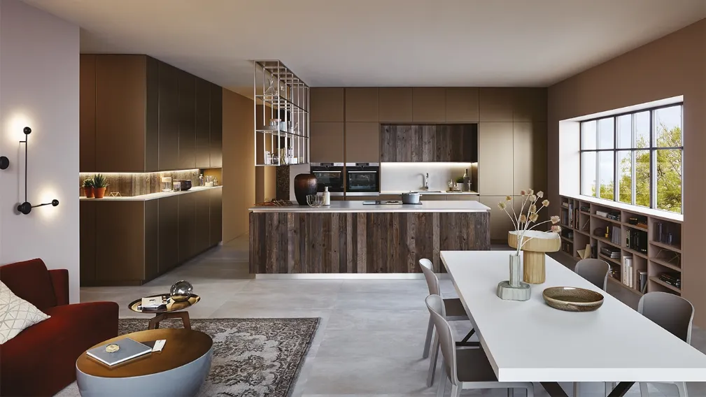 Cucina design in abete e metallo liquido bronzo con isola Lounge 02 di Veneta Cucine