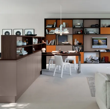 Cucina Moderna con isola Extra Go in laccato Marrone Visone e Rovere Botte di Veneta Cucine