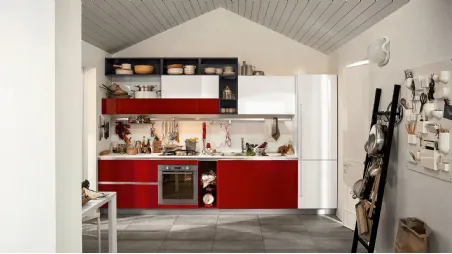 Cucina moderna in laccato rosso e bianco Like di Veneta Cucine