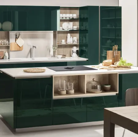 Cucina Moderna Lounge con isola in laccato lucido Verde Alpi di Veneta Cucine